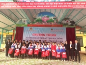 CHƯƠNG TRÌNH TRAO ÁO ẤM VÀ HỌC BỔNG CHO HỌC SINH CÓ HOÀN CẢNH KHÓ KHĂN CỦA TOÀ ÁN NHÂN DÂN KHU VỰC 1 VÀ NGÂN HÀNG AGRIBANK CHI NHÁNH ĐIỆN BIÊN PHỦ