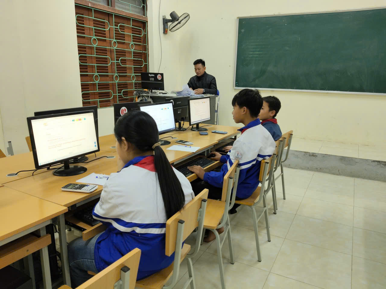 HỌC SINH TRƯỜNG THCS NÀ TẤU TỰ TIN CHINH PHỤC CÁC CUỘC THI TRỰC TUYẾN VÒNG CỤM TRƯỜNG,  NĂM HỌC 2025 -2026