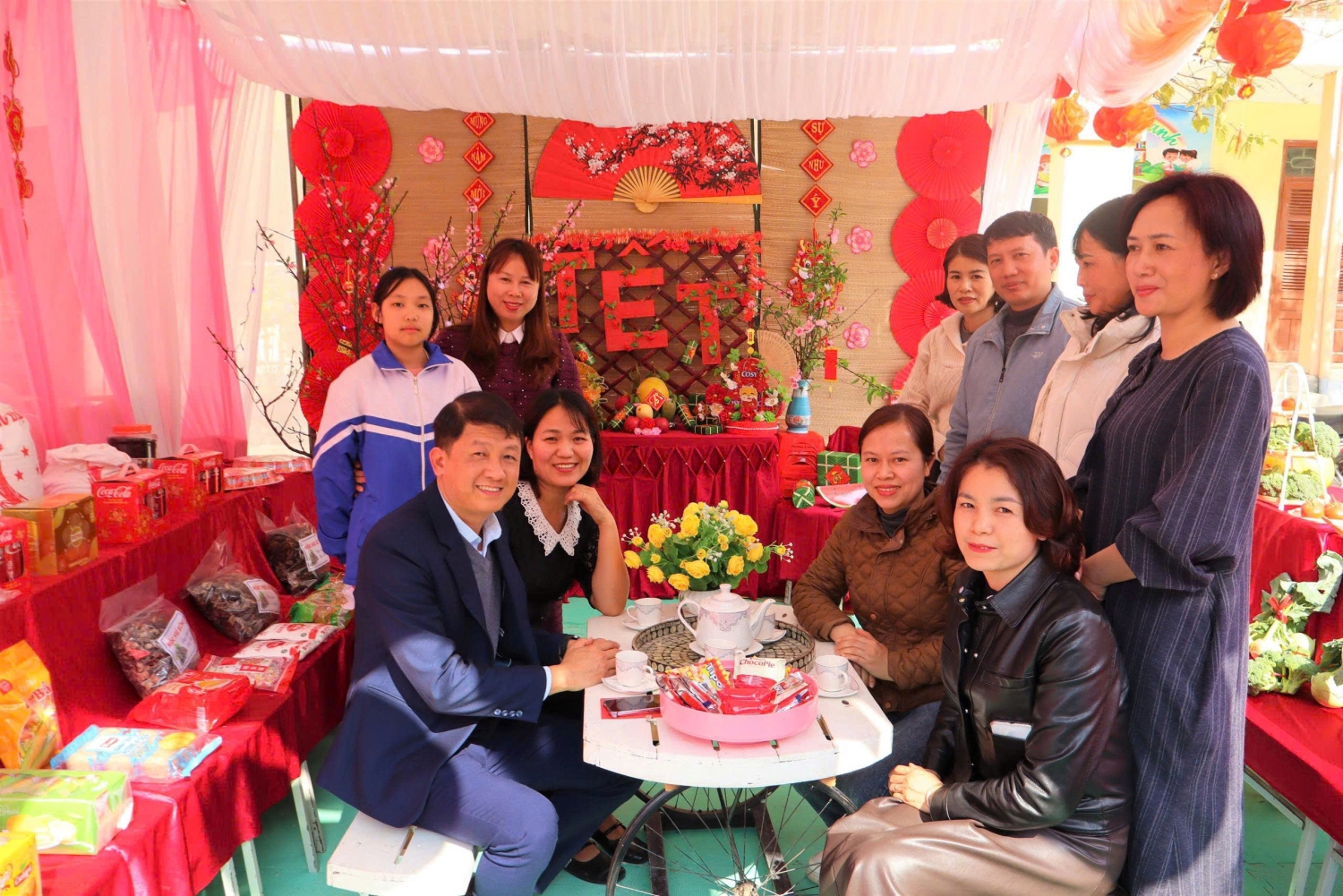 TRƯỜNG THCS XÃ NÀ TẤU TỔ CHỨC HOẠT ĐỘNG TRẢI NGHIỆM “HỘI CHỢ XUÂN BÍNH NGỌ 2026”